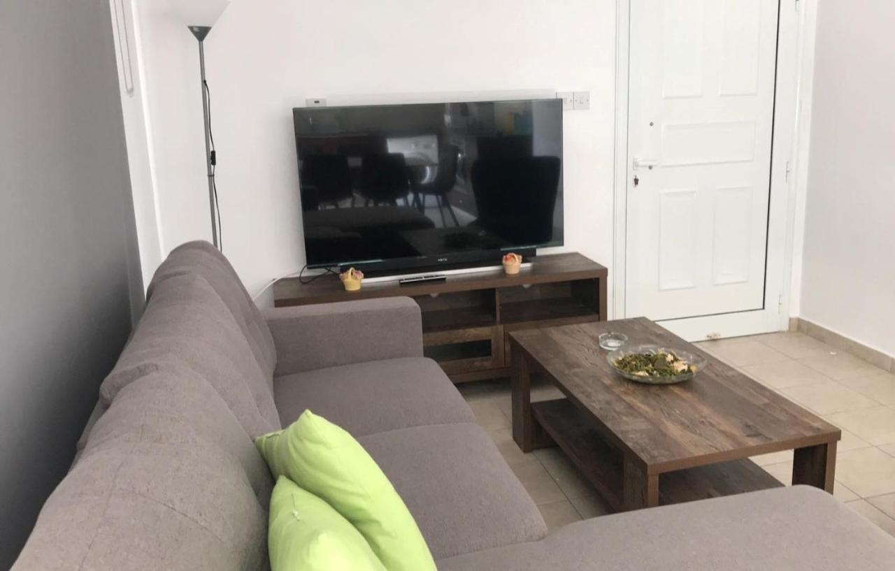 Cosy Apartment In Kato Paphos With Pool Access ภายนอก รูปภาพ