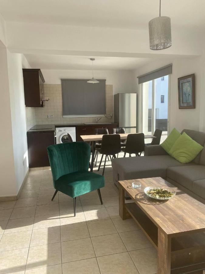 Cosy Apartment In Kato Paphos With Pool Access ภายนอก รูปภาพ