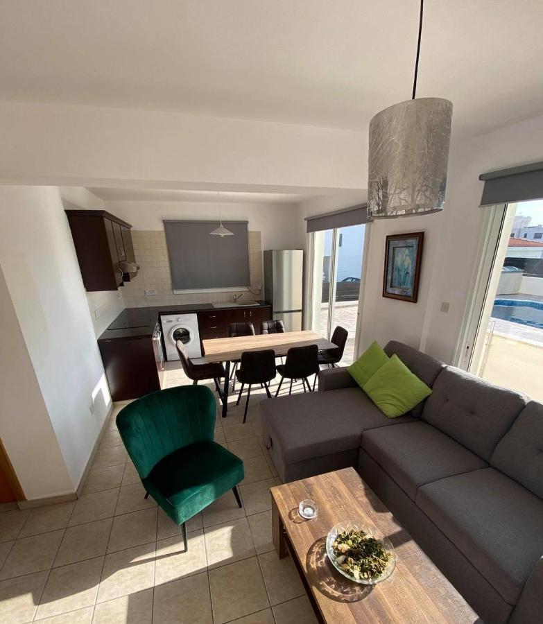 Cosy Apartment In Kato Paphos With Pool Access ภายนอก รูปภาพ