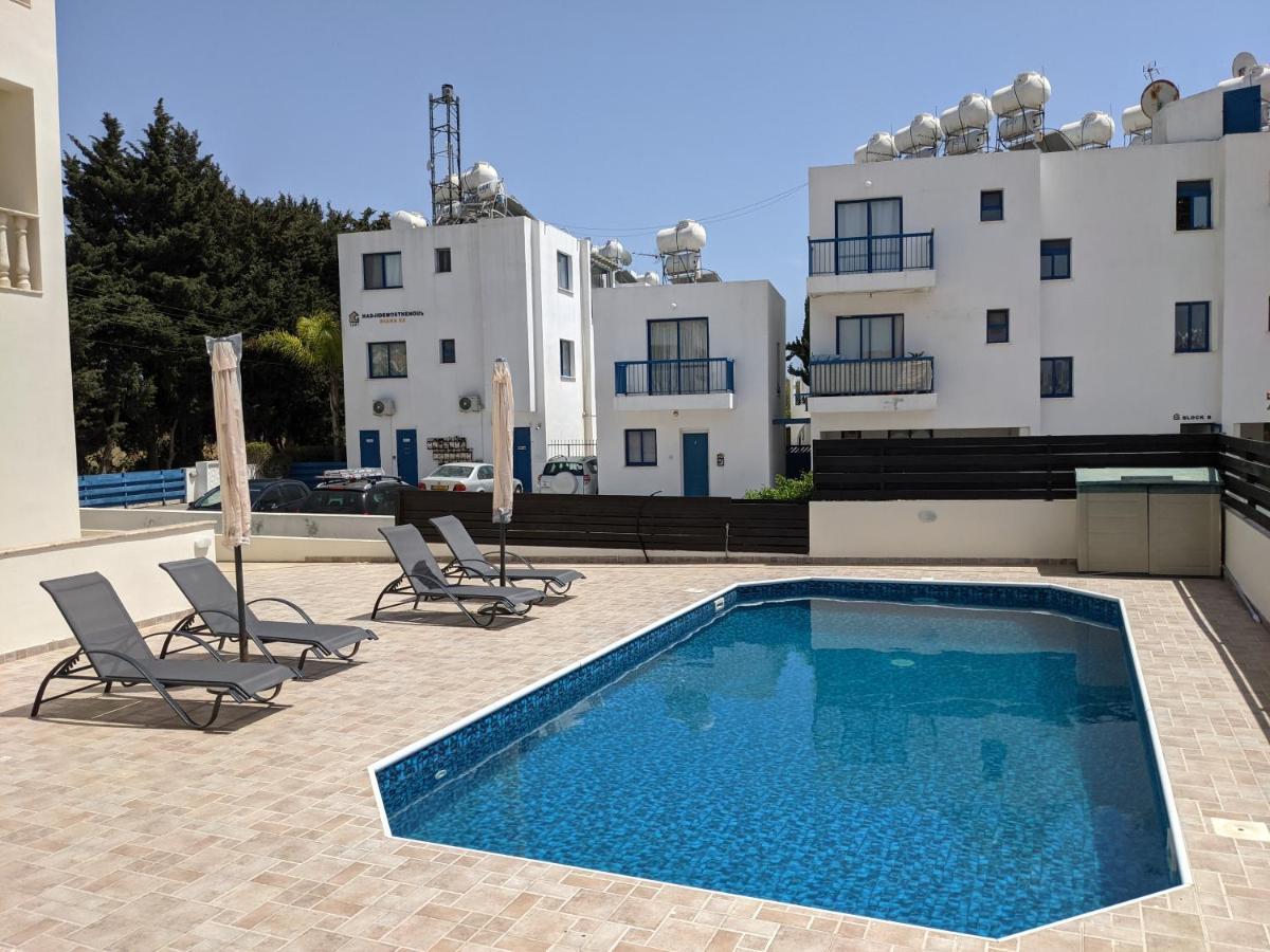 Cosy Apartment In Kato Paphos With Pool Access ภายนอก รูปภาพ