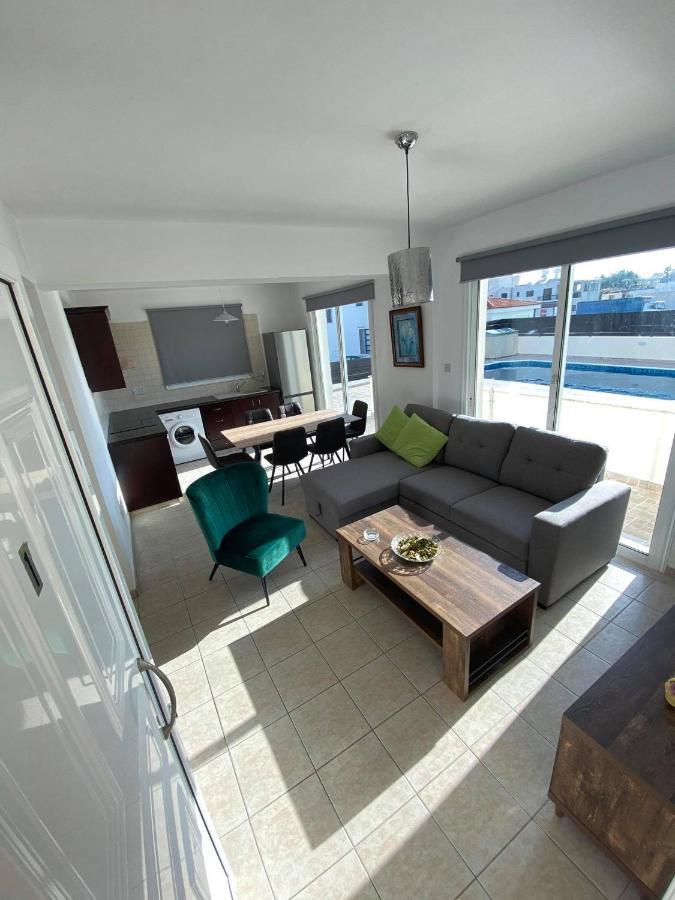Cosy Apartment In Kato Paphos With Pool Access ภายนอก รูปภาพ